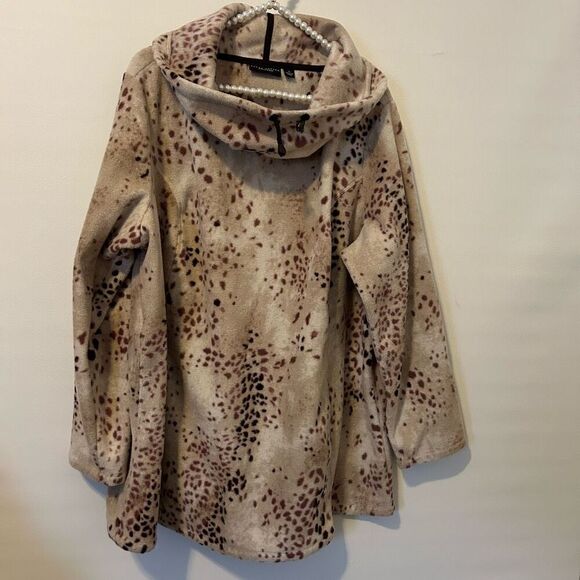 Susan Graver Weekend Size 1X Animal Print Fleece Pocket Front Sweater cowl neck - Picture 1 of 10